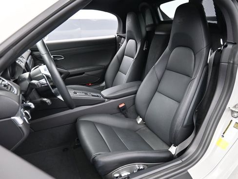 Certified 2025 Porsche 718 Boxster RWD image 5