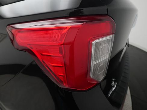 Used 2024 Ford Explorer XLT w/ Equipment Group 202A AWD/4WD image 33