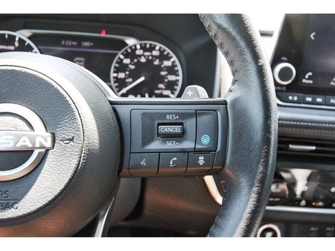 Used 2024 Nissan Rogue SV w/ SV Premium Package FWD image 19