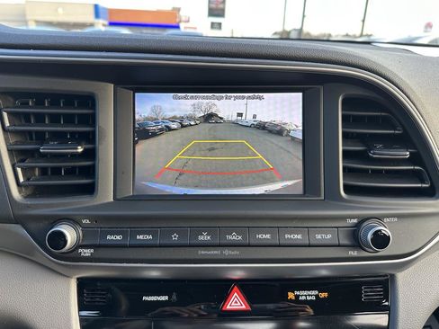 Used 2020 Hyundai Elantra SEL image 17