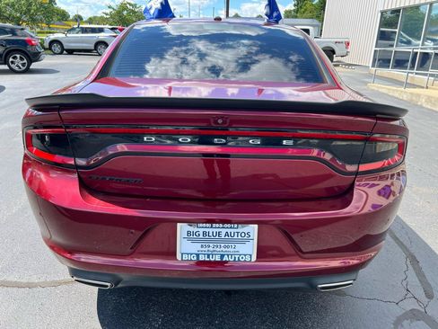 Used 2018 Dodge Charger SXT w/ Blacktop Package RWD image 4