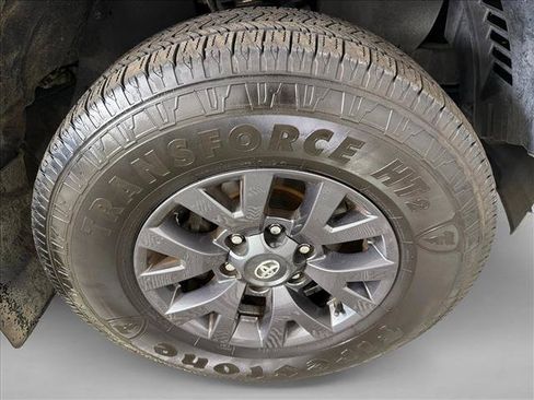 Used 2021 Toyota Tacoma SR5 AWD/4WD image 12