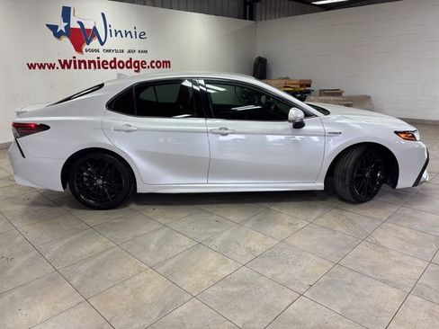 Used 2021 Toyota Camry XSE w/ Cold Weather Package FWD image 5