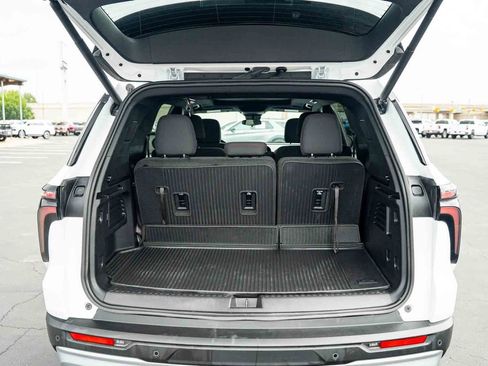 Used 2024 Chevrolet Traverse Z71 AWD/4WD image 31