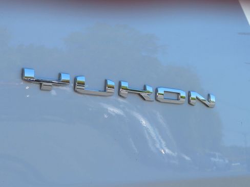 Used 2024 GMC Yukon XL SLT w/ SLT Luxury Package AWD/4WD image 31