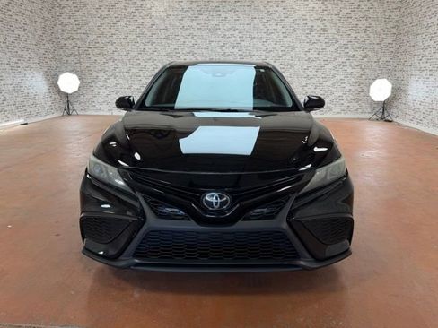 Used 2022 Toyota Camry SE FWD image 2