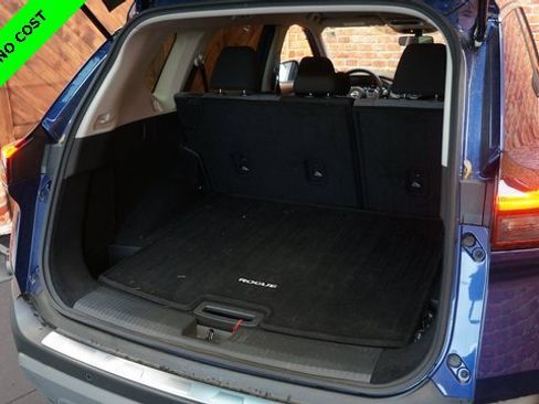 Used 2023 Nissan Rogue SV image 41
