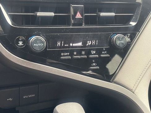 Used 2022 Toyota Camry LE image 13