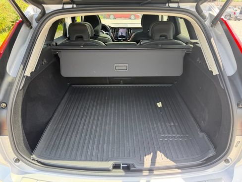 Used 2023 Volvo XC60 B5 Plus AWD/4WD image 11