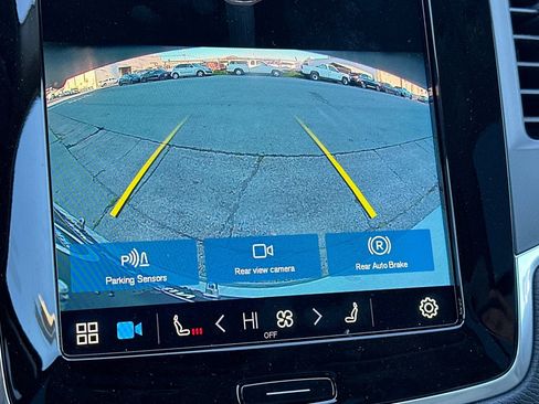 Used 2023 Volvo XC90 T8 Core image 23