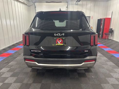 Used 2025 Kia Sorento EX AWD/4WD image 4