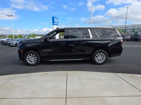 Used 2023 Chevrolet Suburban LT AWD/4WD image 3