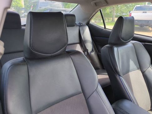 Used 2018 Toyota Corolla SE FWD image 7