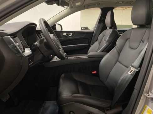 Used 2025 Volvo XC60 B5 Core image 18