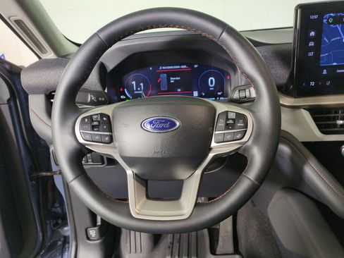 Used 2025 Ford Explorer Active w/ Active Comfort Package image 17