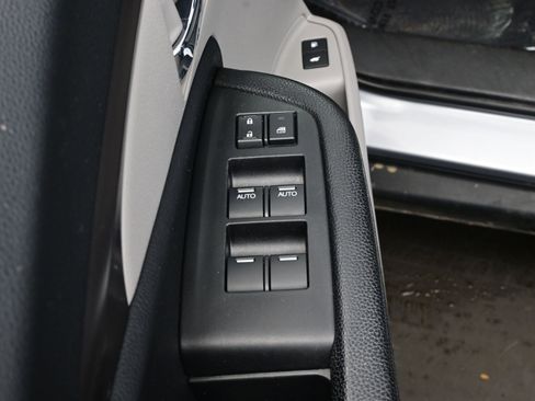 Used 2017 Honda Pilot EX-L image 10