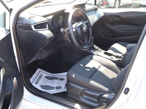Used 2025 Toyota Corolla LE FWD image 9