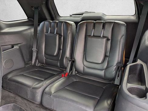 Used 2017 Ford Explorer XLT w/ Equipment Group 202A FWD image 20