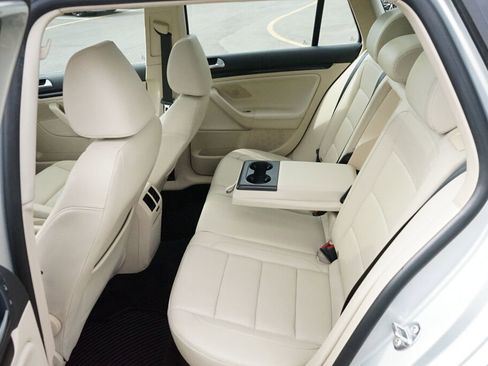 Used 2011 Volkswagen Jetta TDI FWD image 16
