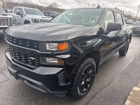 Used 2020 Chevrolet Silverado 1500 Custom w/ Custom Value Package image 3