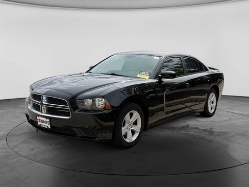 Used 2014 Dodge Charger SE RWD image 3