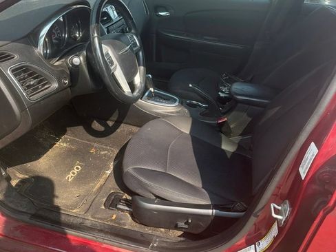 Used 2014 Chrysler 200 Touring FWD image 5