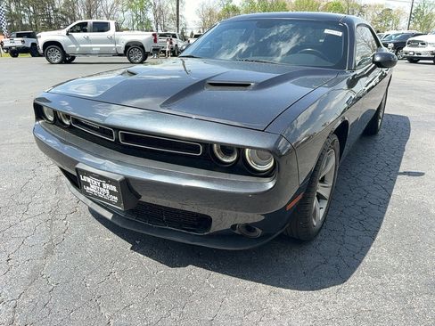 Used 2016 Dodge Challenger SXT RWD image 3