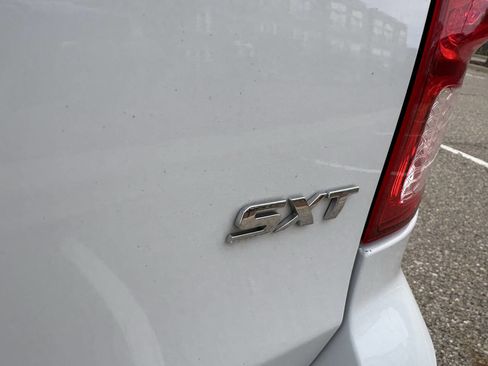 Used 2016 Dodge Grand Caravan SXT FWD image 13