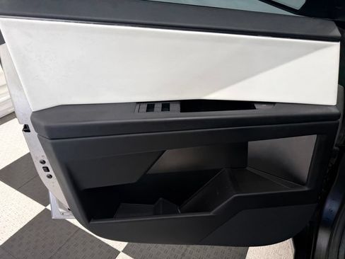 Used 2024 Tesla Cybertruck AWD Crew Cab image 16