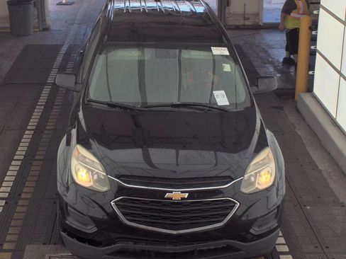 Used 2017 Chevrolet Equinox LS FWD image 2