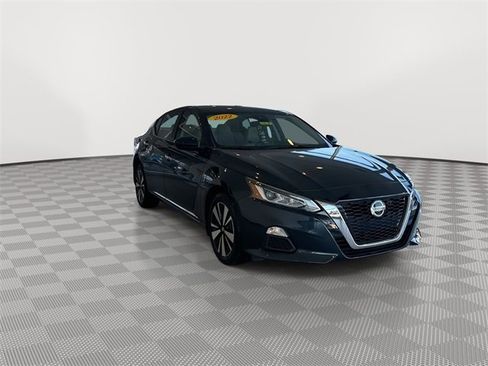 Used 2022 Nissan Altima 2.5 SV image 2