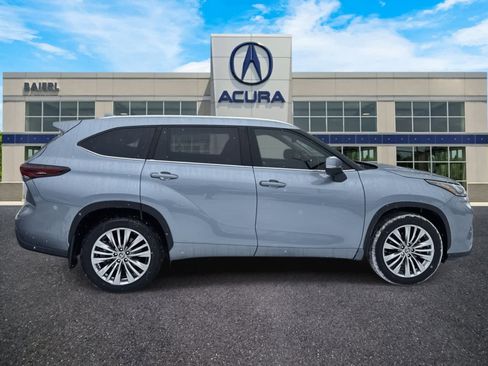 Used 2024 Toyota Highlander Platinum image 6