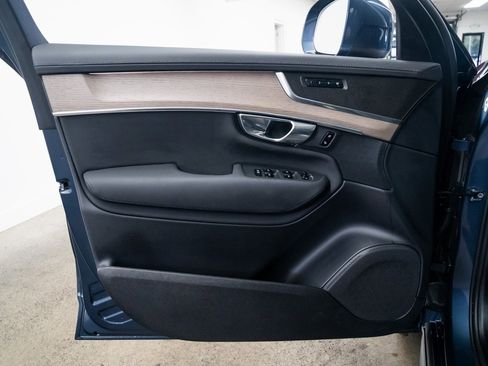 Used 2025 Volvo XC90 B6 Plus image 16