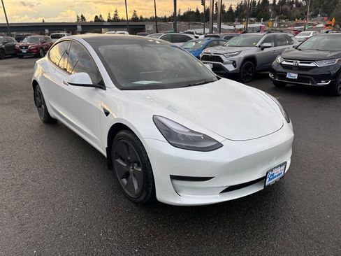 Used 2023 Tesla Model 3 Standard Range image 3