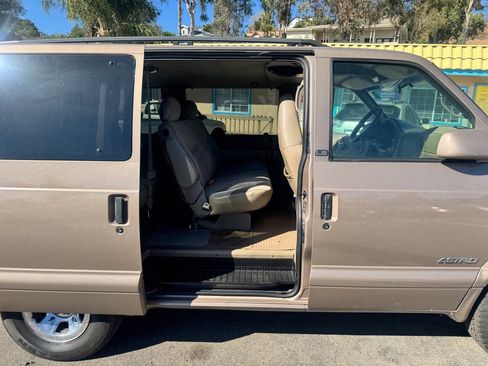 Used 2001 Chevrolet Astro Passenger RWD image 15