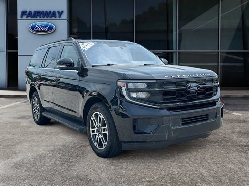 Used 2025 Ford Expedition Active AWD/4WD image 2