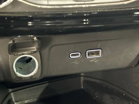 Used 2025 Chevrolet Trax LT w/ Sunroof Package FWD image 30