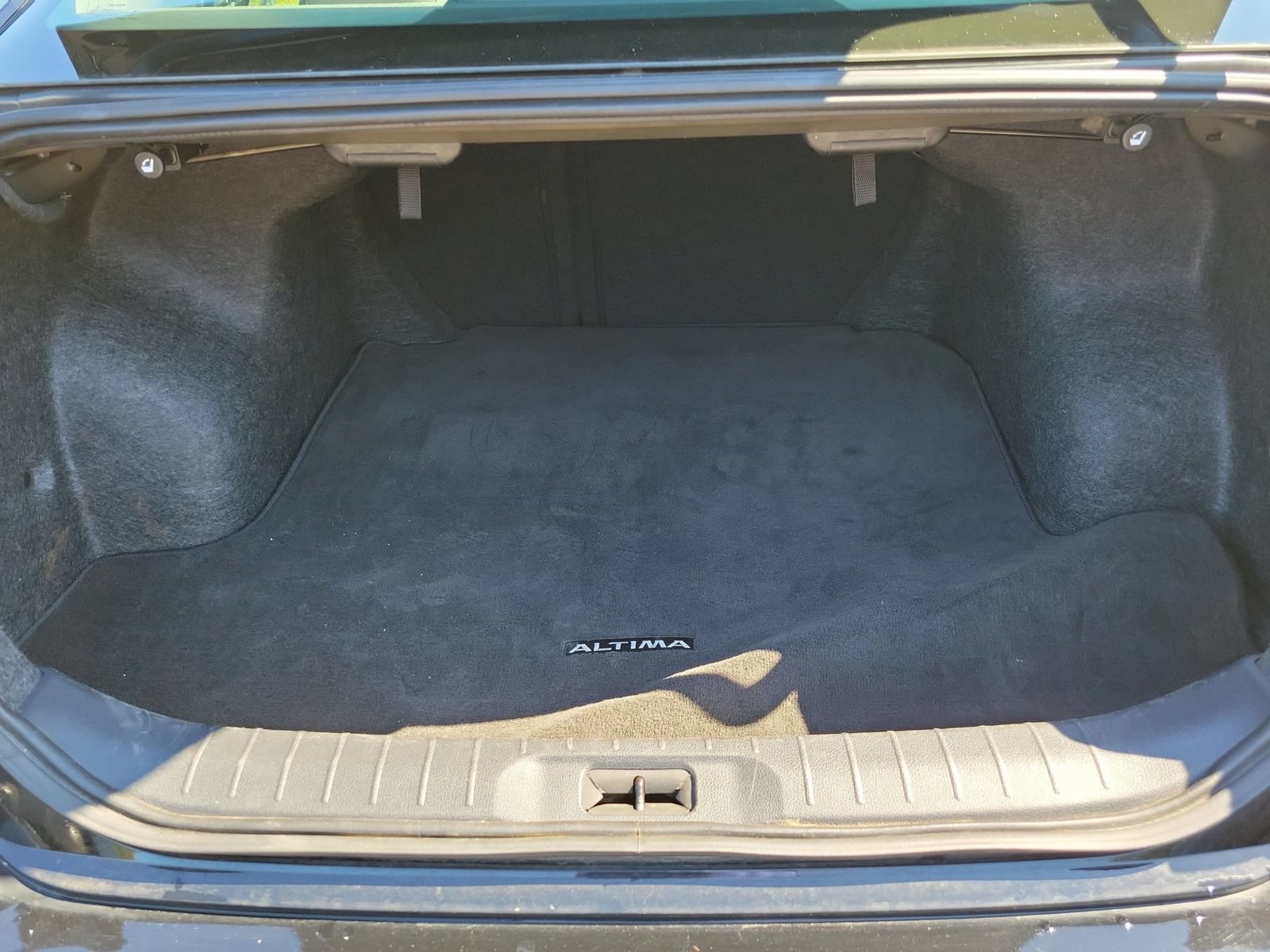 Used 2025 Nissan Altima 2.5 SV FWD image 32