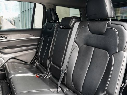 Used 2023 Jeep Grand Cherokee L Limited w/ Black Appearance Package image 16