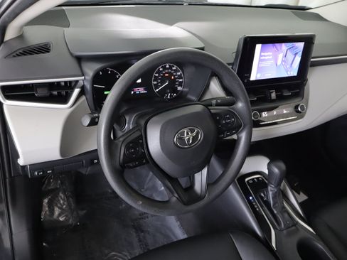 Used 2025 Toyota Corolla LE w/ LE Premium Package FWD image 11