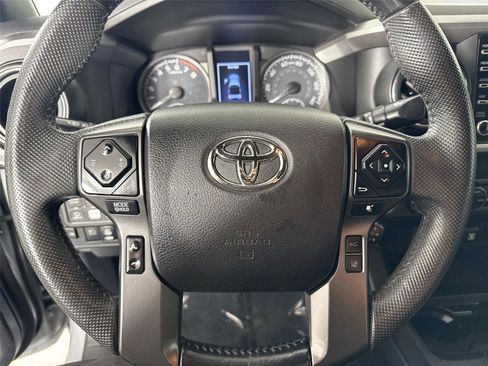 Used 2021 Toyota Tacoma TRD Off-Road AWD/4WD image 15