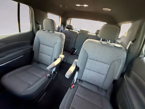 Used 2025 Chevrolet Traverse LT image 16