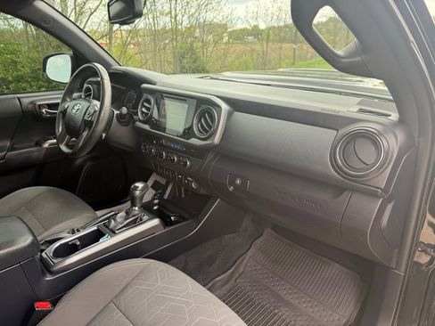 Used 2016 Toyota Tacoma TRD Sport w/ Premium & Technology Package image 20