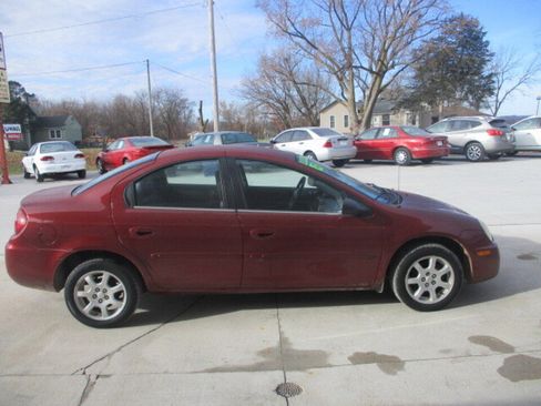 Used 2005 Dodge Neon SXT image 2