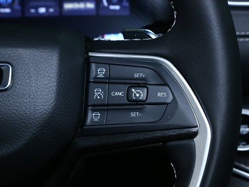 Used 2025 Jeep Grand Cherokee Altitude image 24