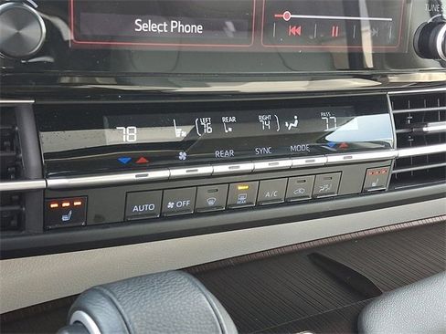 Used 2024 Toyota Sienna XLE image 19