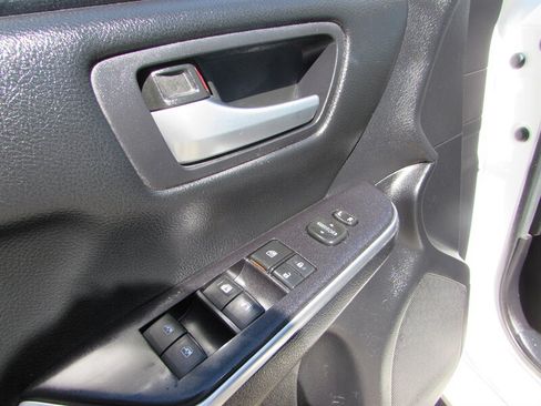 Used 2015 Toyota Camry SE FWD image 23