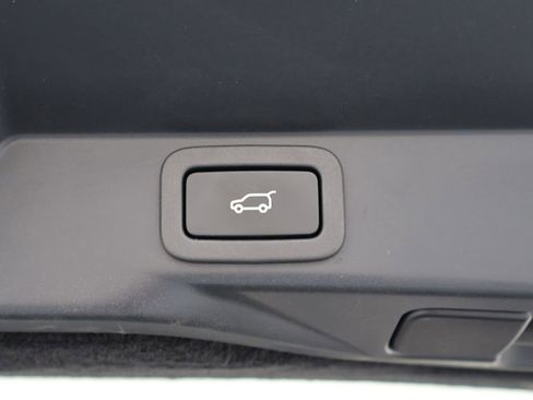 Used 2020 Land Rover Range Rover Sport HST image 16