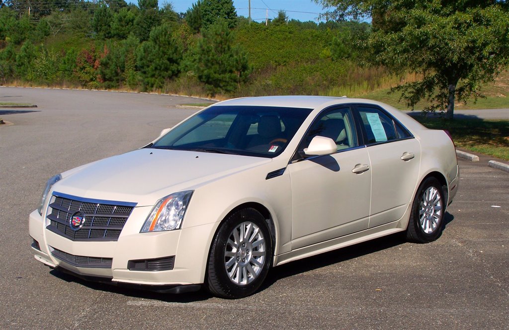 Used 2010 Cadillac CTS Luxury RWD image 1