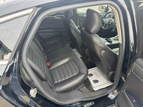 Used 2016 Ford Fusion SE w/ Equipment Group 202A image 12